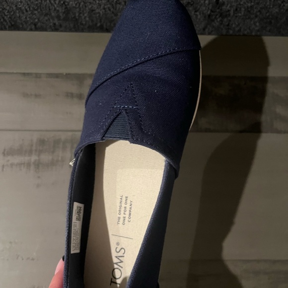 TOMS - Picture 4 of 11